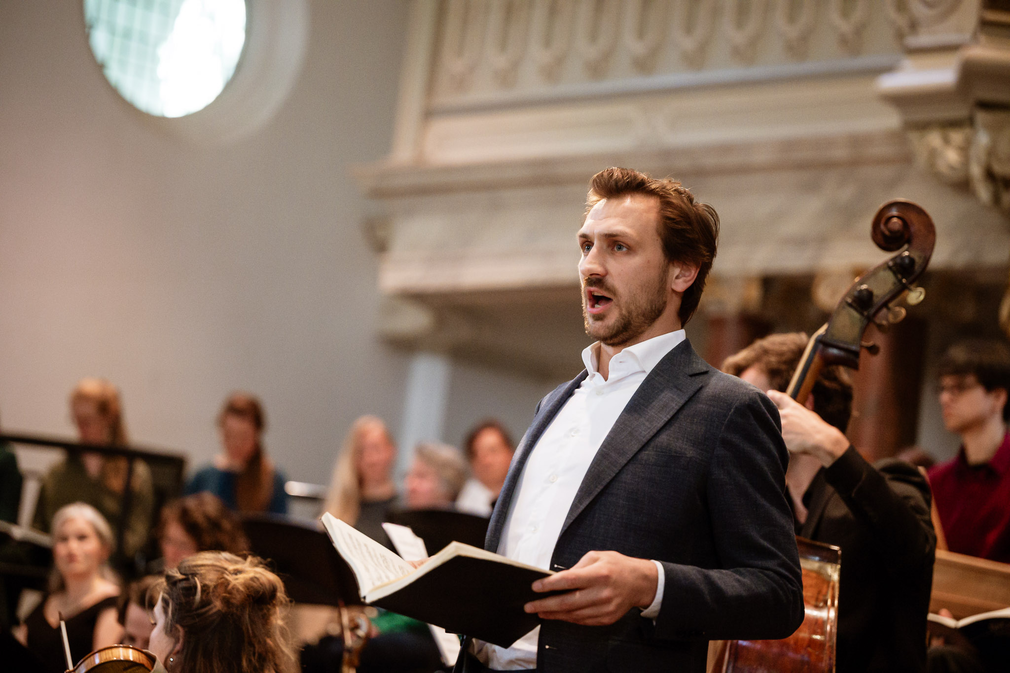 Bas Cornelissen singing Bach's Matthew Passion, photo 2